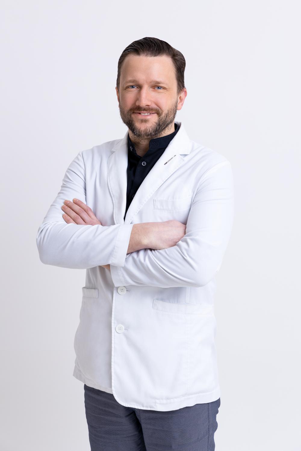 Karolis Baužys - Plastikos chirurgas 